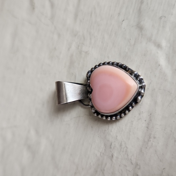 Adorable NWOT Native American Navajo Pink Conch Heart Pendant 💗🐚 - Picture 2 of 8